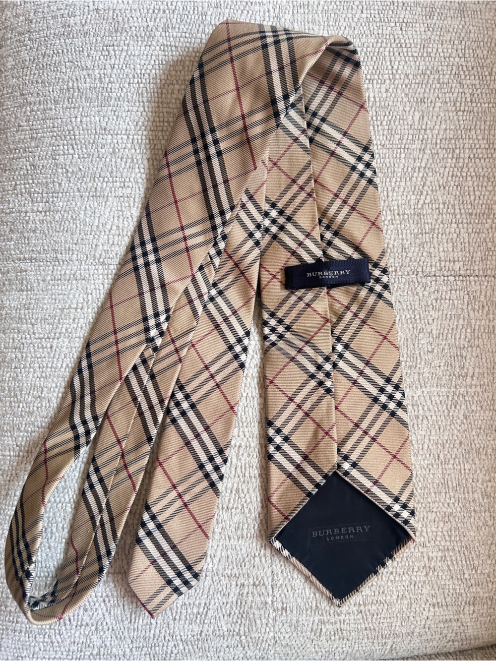 BURBERRY LONDON Silk Neck Tie - Made in Italy. 100% Silk.